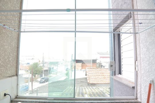 Janela da área de serviço de casa de condomínio à venda com 2 quartos, 42m² em Jardim Lideranca, São Paulo