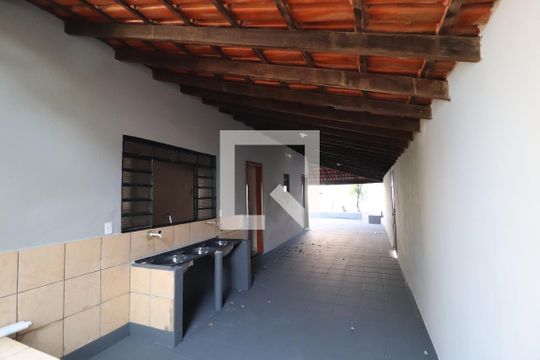 Varanda de casa para alugar com 2 quartos, 130m² em São Jorge, Uberlândia
