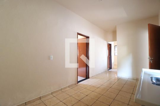 Cozinha de casa para alugar com 2 quartos, 130m² em São Jorge, Uberlândia