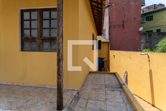 Casa de Condomínio à venda com 4 quartos, 310m² em Jardim Mirna, Taboão da Serra