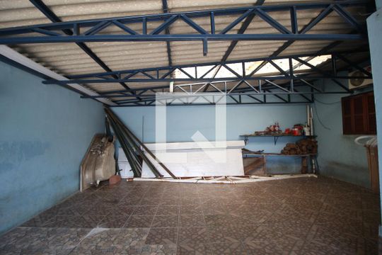Garagem de casa para alugar com 3 quartos, 90m² em Costa E Silva, Porto Alegre