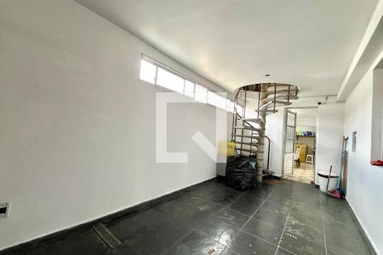 Garagem de casa à venda com 3 quartos, 200m² em Vila Campestre, São Paulo