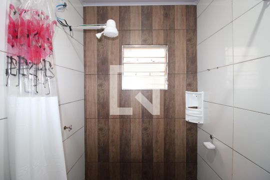 Banheiro de casa para alugar com 2 quartos, 60m² em Jardim Miragaia, São Paulo