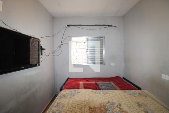 Quarto 1 de casa para alugar com 2 quartos, 60m² em Jardim Miragaia, São Paulo