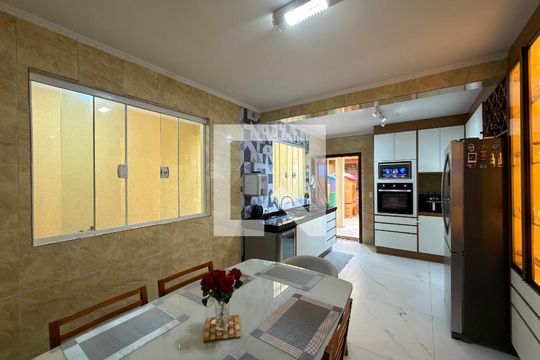 Casa para alugar com 3 quartos, 190m² em Montanhão, São Bernardo do Campo