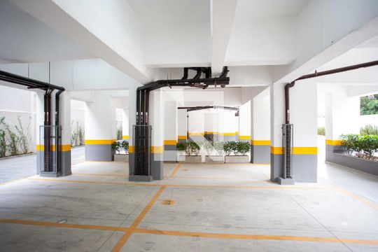 Garagem de apartamento para alugar com 2 quartos, 43m² em Conceição, Diadema