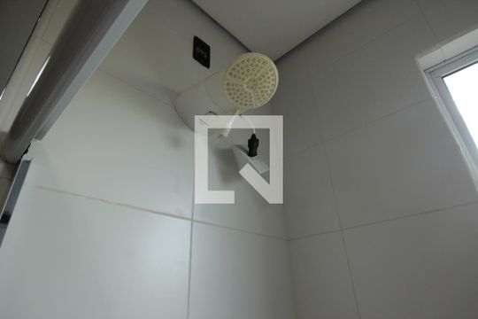 Banheiro de casa de condomínio para alugar com 2 quartos, 145m² em Estuário, Santos
