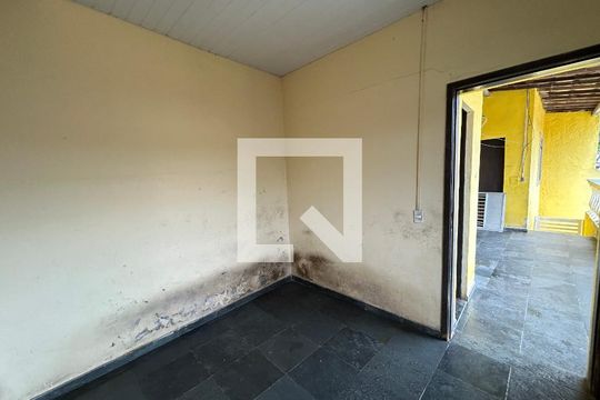 Quarto de Serviço de casa à venda com 2 quartos, 350m² em Vila Valqueire, Rio de Janeiro
