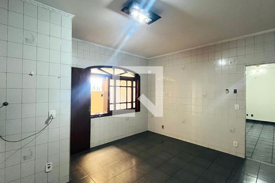 Casa para alugar com 3 quartos, 200m² em Jardim Boa Esperança, Campinas