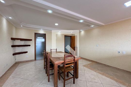 Sala/quarto de casa para alugar com 1 quarto, 40m² em Parque Gerassi, Santo André