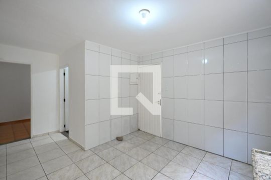 Cozinha de casa para alugar com 2 quartos, 25m² em Jardim Monte Kemel, São Paulo