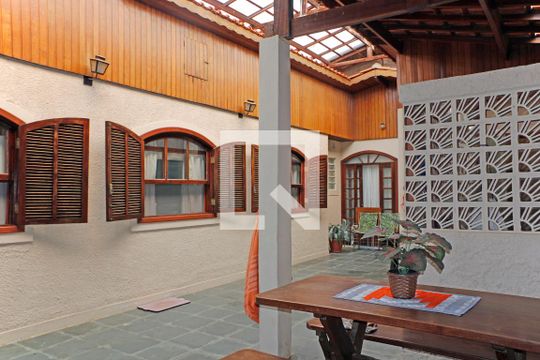 Área externa de casa à venda com 3 quartos, 188m² em Jardim Tres Irmaos, Vinhedo