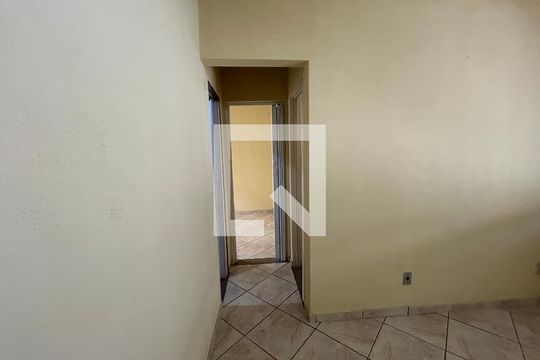 Corredor de apartamento para alugar com 2 quartos, 55m² em Guadalupe, Rio de Janeiro