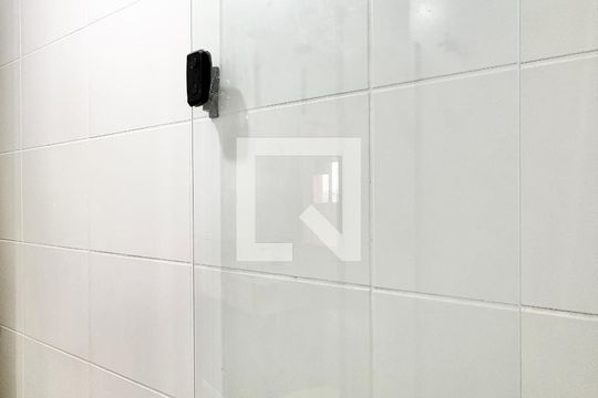 Banheiro de apartamento para alugar com 2 quartos, 42m² em Freguesia do Ó, São Paulo