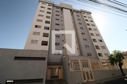 Fachada de apartamento para alugar com 1 quarto, 48m² em Saraiva, Uberlândia