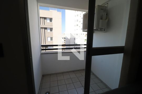Sacada de apartamento para alugar com 1 quarto, 48m² em Saraiva, Uberlândia