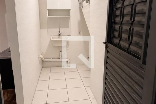 Área de serviço de casa para alugar com 1 quarto, 30m² em Vila Marina, São Paulo