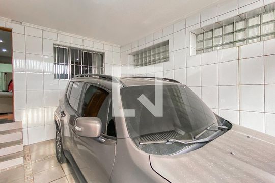 Garagem de casa à venda com 2 quartos, 73m² em Vila Araguaia, São Paulo