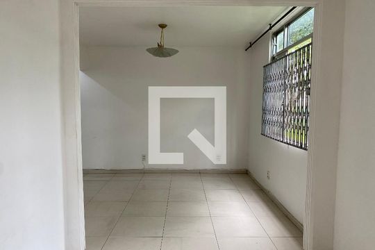 Sala de apartamento para alugar com 2 quartos, 45m² em Parada de Lucas, Rio de Janeiro