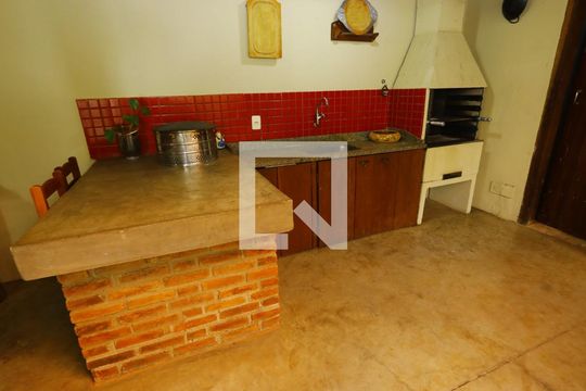 ÁREA DE CONVIVÊNCIA COM CHURRASQUEIRA de casa à venda com 3 quartos, 500m² em Jardim Chapadão, Campinas