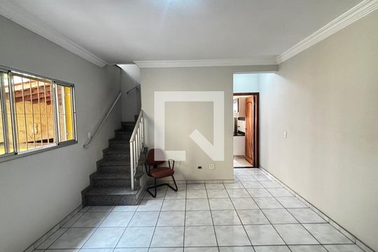 Sala de casa para alugar com 4 quartos, 202m² em Parque João Ramalho, Santo André