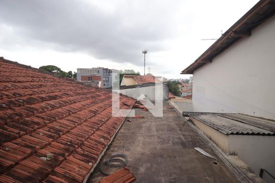 Extensão da Área de Serviço de casa para alugar com 2 quartos, 200m² em Vila Helena, Santo André
