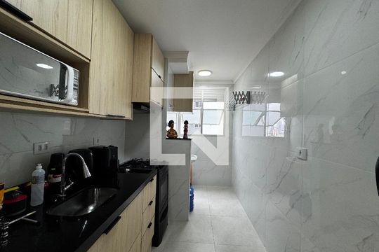 Cozinha de apartamento à venda com 2 quartos, 54m² em Vila Yara, Osasco
