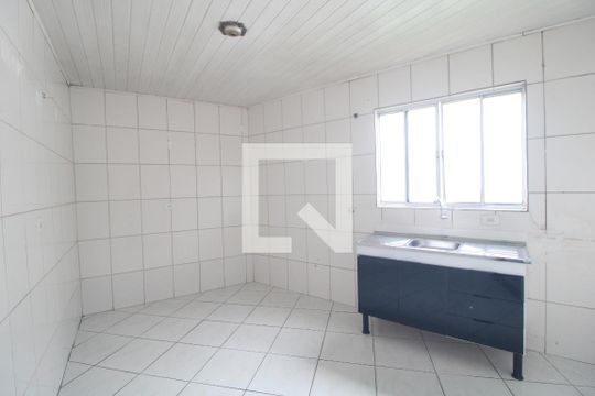 Cozinha de casa para alugar com 2 quartos, 140m² em Jardim Domitila, São Paulo