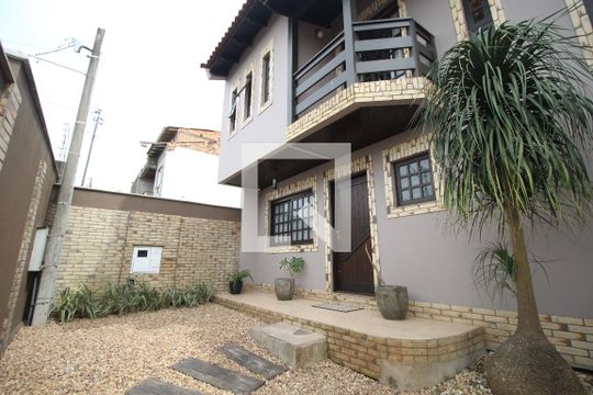 Fachada de casa para alugar com 4 quartos, 260m² em Costa E Silva, Porto Alegre