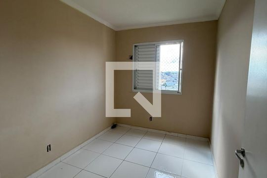 Quarto 2 de apartamento para alugar com 2 quartos, 43m² em Vila da Oportunidade, Carapicuíba