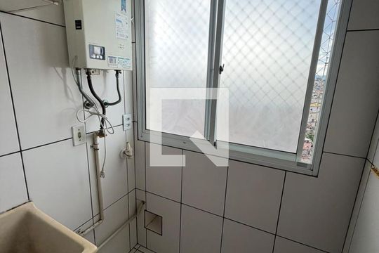 Área de serviço de apartamento para alugar com 2 quartos, 43m² em Vila da Oportunidade, Carapicuíba