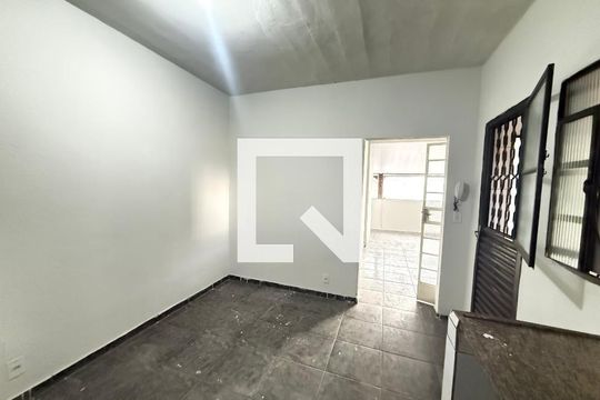 Casa à venda com 4 quartos, 250m² em Centro, Contagem