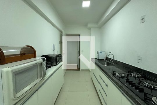 Cozinha de apartamento para alugar com 3 quartos, 75m² em Jardim Timbauhy, Barueri