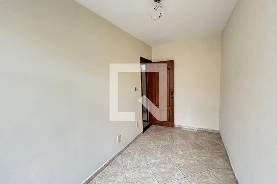 Quarto 1 de apartamento para alugar com 2 quartos, 57m² em Bento Ribeiro, Rio de Janeiro