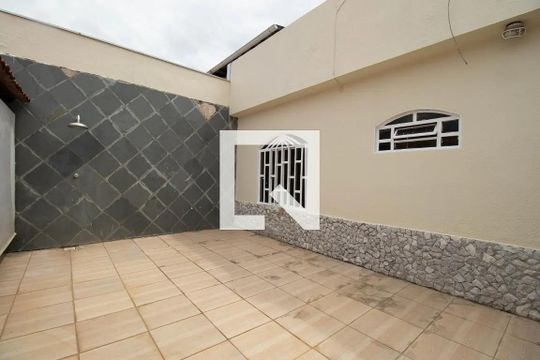 Área externa de casa à venda com 3 quartos, 225m² em QSD 49, Brasília