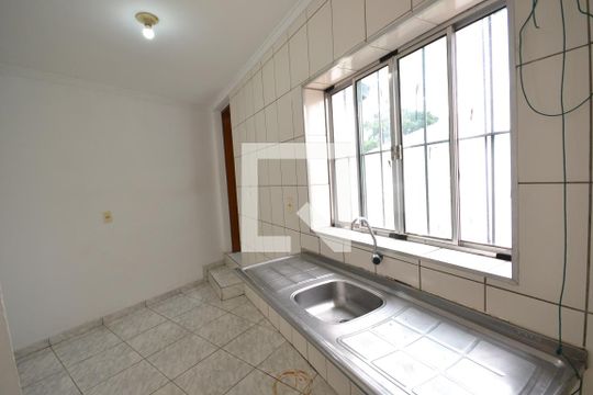 Cozinha e Área de Serviço de apartamento para alugar com 2 quartos, 35m² em Vila Dalva, São Paulo
