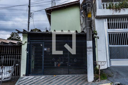 Fachada de casa para alugar com 2 quartos, 60m² em Parque Sao Domingos, São Paulo