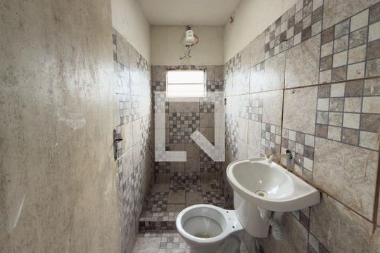 Banheiro de casa para alugar com 1 quarto, 41m² em Vista Alegre, Rio de Janeiro