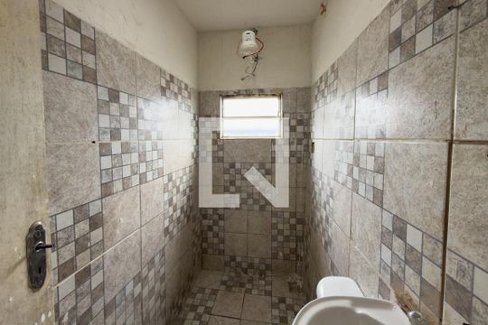 Banheiro de casa para alugar com 1 quarto, 41m² em Vista Alegre, Rio de Janeiro
