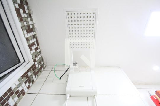 Banheiro de apartamento para alugar com 2 quartos, 47m² em Jardim Leonidas Moreira, São Paulo