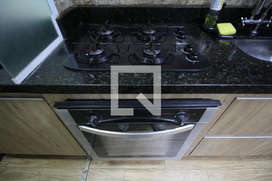Cozinha de apartamento para alugar com 2 quartos, 47m² em Jardim Leonidas Moreira, São Paulo