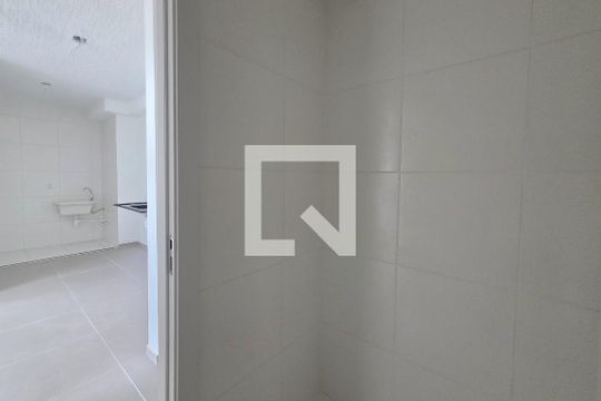 Banheiro de apartamento para alugar com 2 quartos, 39m² em Vila Leopoldina, Santo André