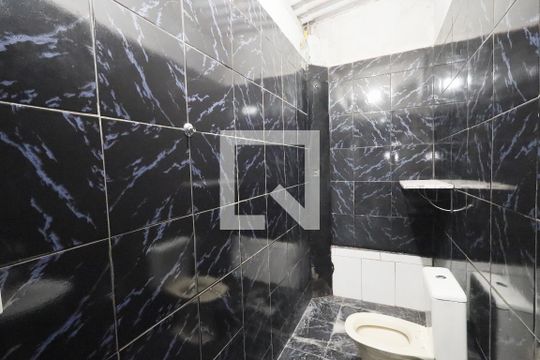 Banheiro da Suíte de casa para alugar com 1 quarto, 48m² em Jardim Jacana, São Paulo