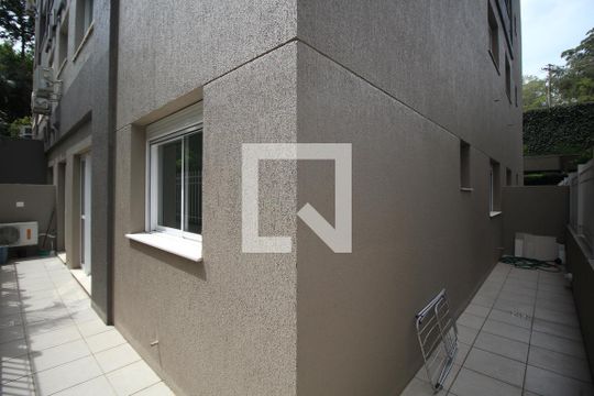 Quintal de apartamento à venda com 2 quartos, 80m² em Jardim Carvalho, Porto Alegre