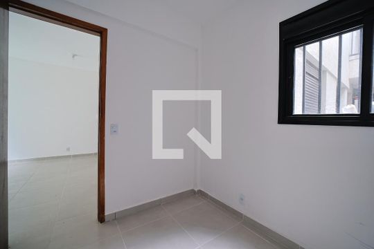 Quarto 1 de apartamento para alugar com 2 quartos, 38m² em Vila Santa Teresa, São Paulo