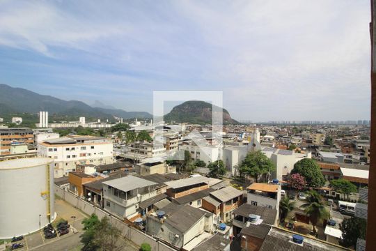 Sala - Vista de apartamento à venda com 2 quartos, 50m² em Anil, Rio de Janeiro