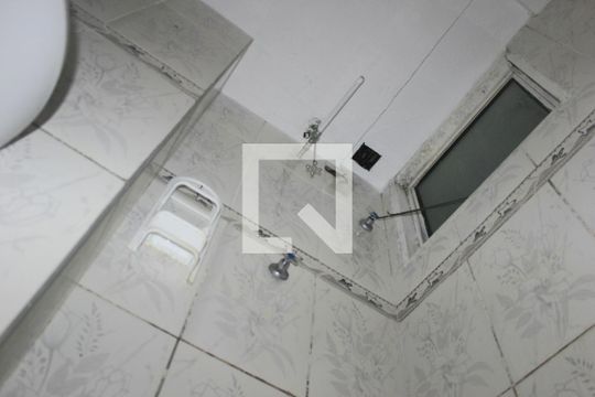 Banheiro de apartamento para alugar com 2 quartos, 59m² em Jardim Silvestre, Guarulhos