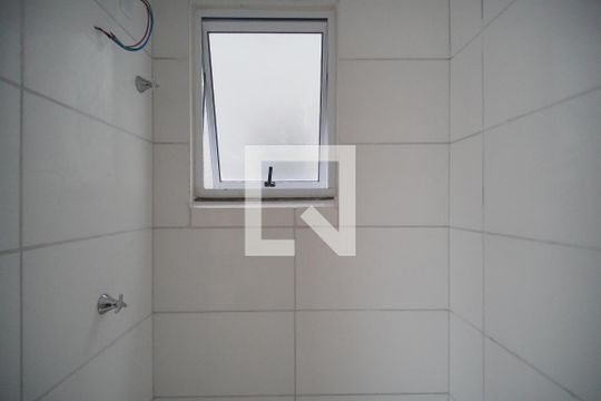 Banheiro de apartamento para alugar com 2 quartos, 42m² em Canudos, Novo Hamburgo