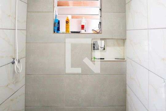 Banheiro de casa para alugar com 1 quarto, 50m² em Taboão, Diadema
