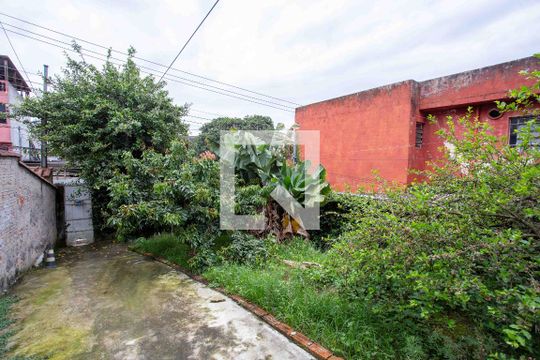 Quintal de casa para alugar com 1 quarto, 50m² em Taboão, Diadema